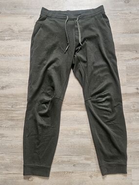 lululemon Men's Olive Green City Sweat Joggers Pants Medium Athletic Performance